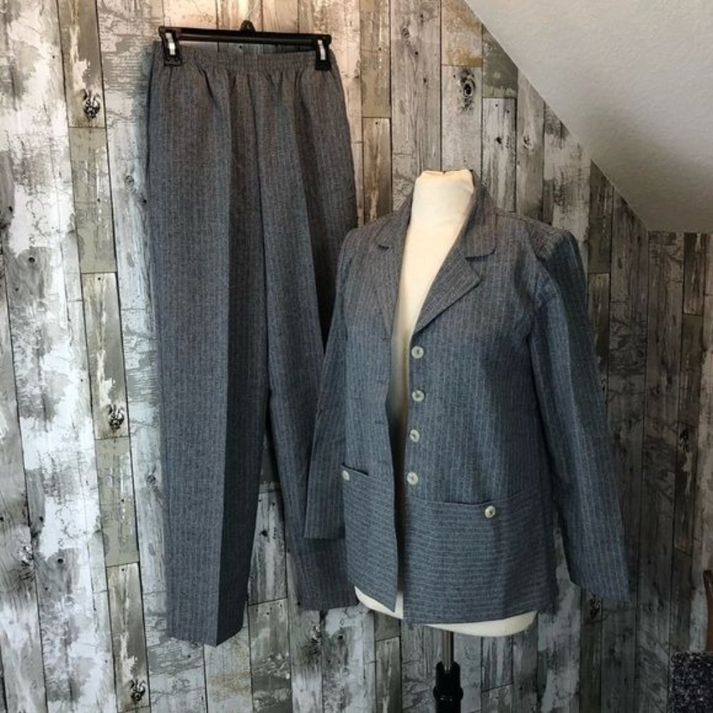 Elizabeth Williams women's vintage blazer and pant suit 6 grey and white  pin st